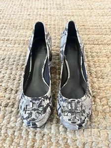 Tory Burch Amy Snakeskin block heel pump w signature logo size 7 NEW WITHOUT BOX - Picture 1 of 6