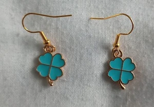 Lucky Charms - Handgefertigte hängende Ohrringe - Damen/Kinder/Mädchen - hellblau - Bild 1 von 2