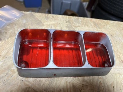 Lente de luz trasera Oldsmobile Cutlass 1972 #1 5965249 Foto 1 de 4