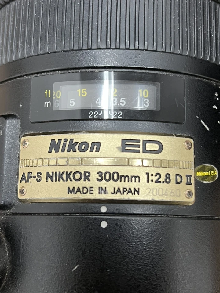 Nikon ED AF-S Nikkor 300mm f/2.8 D II EX++ Condition - Image 1 of 4