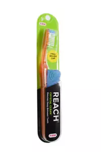 Cepillo de dientes firme Reach Crystal Clean con cubierta de cepillo de dientes - Imagen 1 de 1