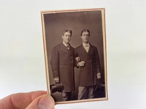 ANTIQUE 1876 PHOTO HENRY & WALTER WARDROPPER~TWIN LIKE MIMICS~MUSIC HALL/CDV INT - Picture 1 of 3