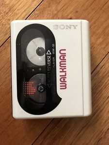 Sony Walkman WM-51 White Presents Well But Not Working - Afbeelding 1 van 5