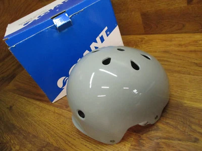 CASCO BICICLETA CICLISMO GIANT VAULT JR GRIS XS/S 48-54CM Foto 1 de 4