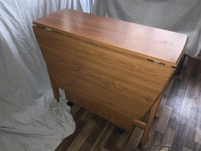 Light Brown Wooden Extendable And Retractable Dining Table Great Condition - Image 1 of 4