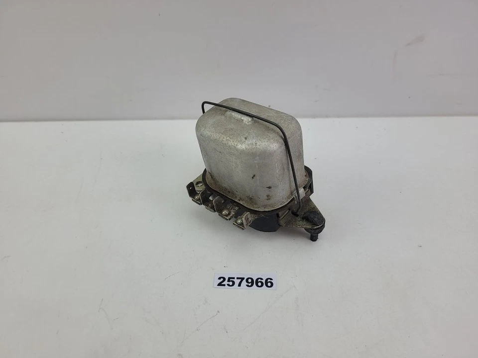 Lichtmaschinenregler LIMA MZ 8146.2 14V 15Amp. DDR Ruhla #257966 - Bild 1 von 4