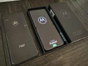 Motorola Moto RAZR 2024 UNLOCKED - Koala Gray - 10/10 - Zdjęcie 1 z 8