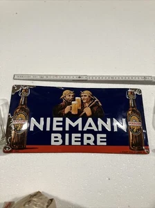 NIEMANN BIERE STASSFURT Emailschild gewölbt + 2 Biergläser und 850 Tropfdeckel - Bild 1 von 15