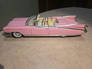 1959 Pink Cadillac Eldorado Biarritz Convertible - Maisto 1:18 Scale - Picture 1 of 8