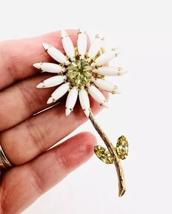 Jonquil & Milk Glass White Rhinestone Flower Brooch 3 Inch Vintage Jewelry - Bild 1 von 7