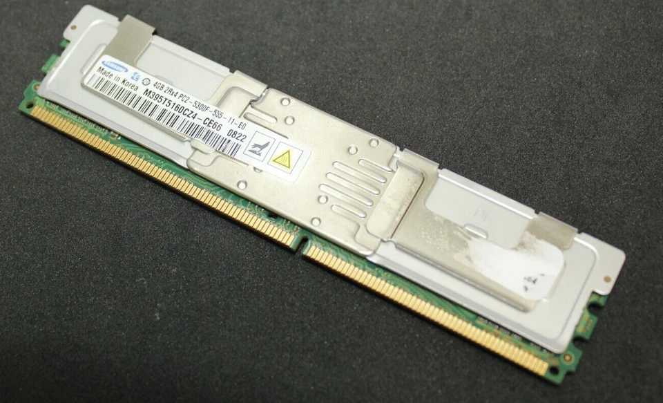 Memoria RAM de servidor Samsung 4 GB 2Rx4 DDR2 PC2-5300F ECC M395T5160CZ4-CE66 Foto 1 de 1