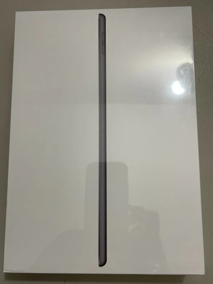 Apple iPad 7 7th Generation 32GB Wi-Fi Tablet MW742LL/A 10.2-inch Retina display - Image 1 of 4