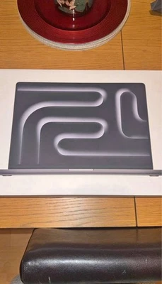 MacBook Pro M4 Max 16” 14-core CPU 32-core GPU 36GB Memory 1TB SSD - Space Black - Image 1 of 3