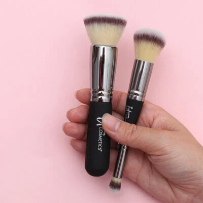 IT Cosmetics BB cream buffing brush 6# 7# COMPLEXION PERFECTION BRUSH - Image 1 of 4