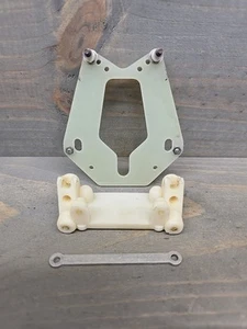 TEAM ASSOCIATED VINTAGE RC10T TRUCK FRONT BULKHEAD PIVOT BLOCK 10t #2 - Picture 1 of 9