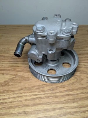 Bomba de columna de dirección asistida Audi A4 2002-2006 OEM - 06B145255 - USADA Foto 1 de 4