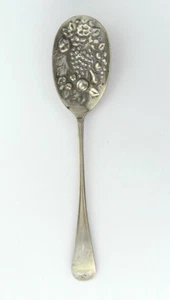 ANTIQUE - RANEO LARGE SILVER PLATED BERRY SPOON - 8.5" x 1.8" / 21.5cm x 4.7cm - Picture 1 of 2
