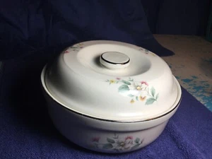 HALL SUPERIOR QUALITY OVENWARE Covered Casserole SPRINGTIME Pattern - Picture 1 of 7