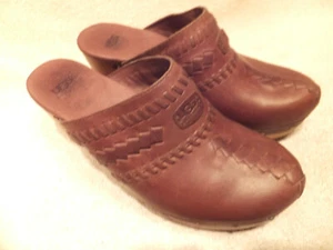 UGG Aust.1952 Brown Leather W/ Leather Stitching Clog EU 37M Quite Good - Picture 1 of 9