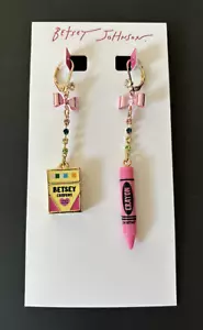 Betsey Johnson KREIDE & BOX OHRRINGE Mismatch Tropfen mit Strass & rosa Schleife NEU - Bild 1 von 3