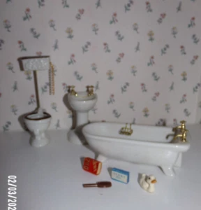 Vintage Miniatur Porzellan Puppenstube Bad Möbel Badewanne WC Waschbecken + - Bild 1 von 5