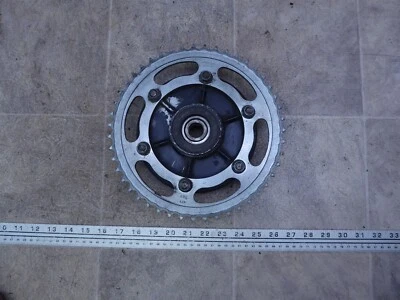 Yamaha YZF600R 1997 Y617-1) rueda trasera piñón y soporte Foto 1 de 4