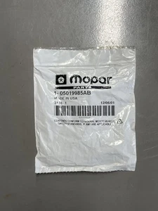 MOPAR Genuine NOS Brake Pad Caliper Retainer Clip Package Kit (4) - Foto 1 di 4