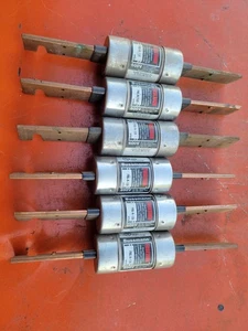 1 From Picture Bussmann Fusetron FRS-R-125 Fuses 125A 600V Time Delay FRSR125 - Picture 1 of 3