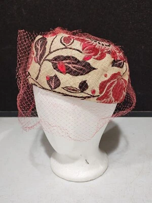 FAMOSO SOMBRERO PASTILLERO PIEDRAS DE VIDRIO ROJO BROCADO MULTICOLOR BARR VINTAGE HECHO EN EE. UU. Foto 1 de 4