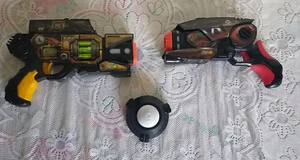 WowWee Light Strike Laserpistole Konvolut 2 Blaster & 1 Zielscheibe - Bild 1 von 9