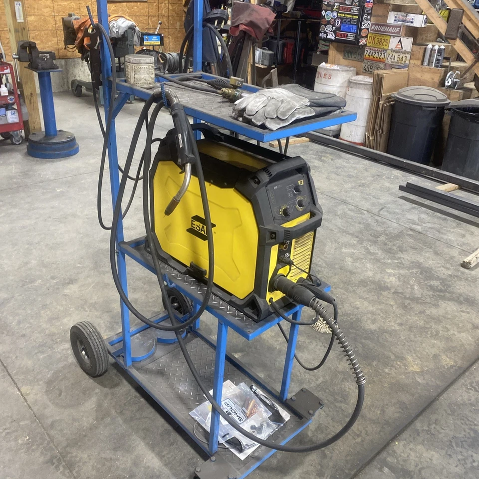 Soldadora ESAB-Rebel EM 235IC con carro y consumibles  Foto 1 de 4