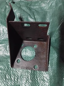 Land Rover Serie 2A & 3 - Lenkgetriebe Halterung 577264 - Bild 1 von 5