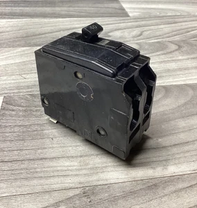 Square D Q0240 Circuit Breaker 40 Amp 2 Pole Circuit Breaker - Picture 1 of 3