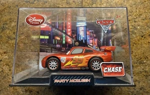 NEU & NEUWERTIG Disney Pixar Cars 2 Party McQueen Chase Druckguss Fahrzeug Kunststoffkoffer - Bild 1 von 4