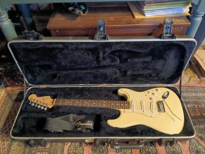 Fender USA American Stratocaster 2006 Rosewood Fretboard TSA 002 Hardshell Case - Image 1 of 4