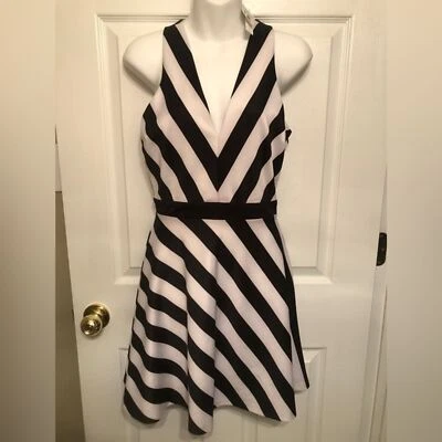 Vestido Patinador Informal AQUA Talla M Blanco y Negro a Rayas Buceo Sin Mangas NUEVO NUEVO CON ETIQUETAS Foto 1 de 4