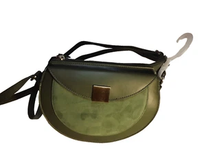 Borsa Time and Tru Bailey verde a tracolla con patta frontale tasca magnetica - Foto 1 di 8