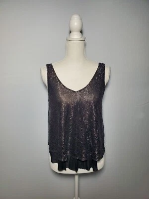 Camiseta sin mangas Express Gauzy plateada brillante en capas negra con base de malla para mujer pequeña. Foto 1 de 4