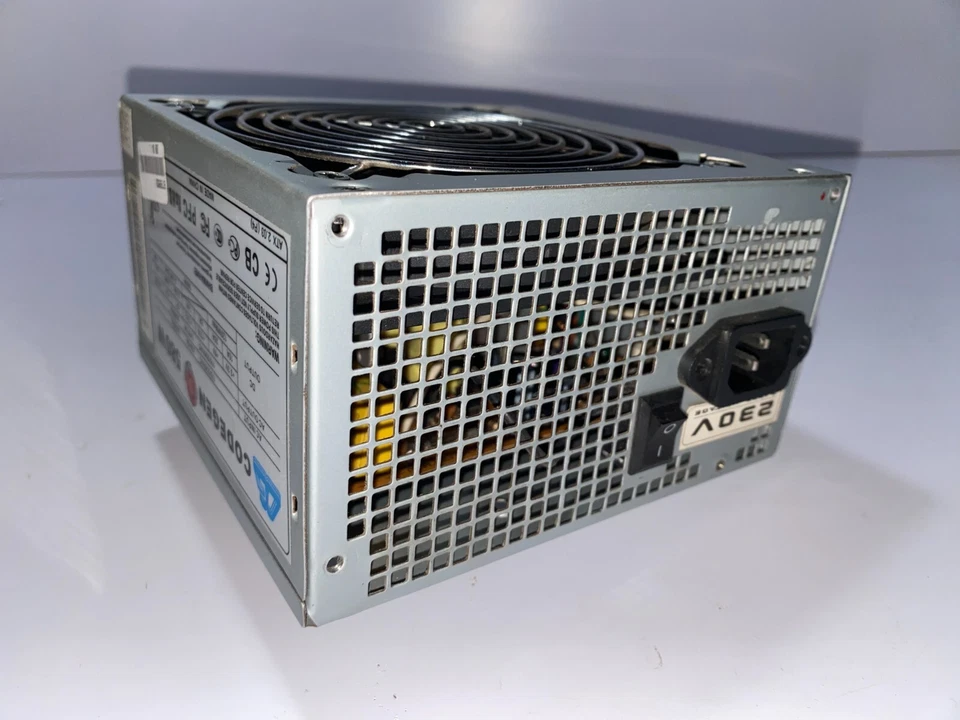 ALIMENTATORE PC CODEGEN 300X 580W 20+4pin ATX - SATA - FLOPPY - MOLEX - Immagine 1 di 2