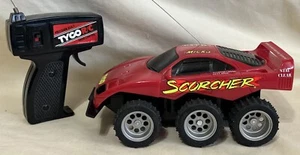 Coche Tyco Scorcher Micro 6 ruedas rojo R/C - con control remoto - juguete vintage radio control - Imagen 1 de 8