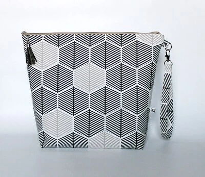 Reißverschlusstasche mit weiter Öffnung,  Projektt, Handarbeit, selbst genäht - Bild 1 von 4