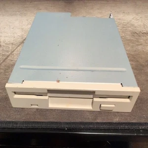 YE Data YD-702D-6537D-A 3.5" 1.44MB Internal Floppy Drive - Photo 1/6