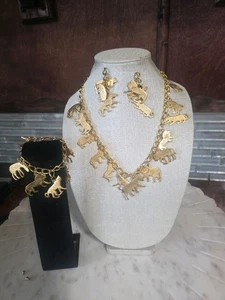 Vtg Gold Toned Safari Dangle Necklace Earrings And Bracelet 1990s - Picture 1 of 11