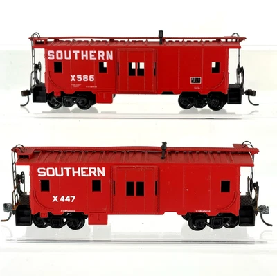 HO Athearn Southern Bay Window Caboose Lot of 2 Car #X447 & X586 Kadees - Image 1 of 4