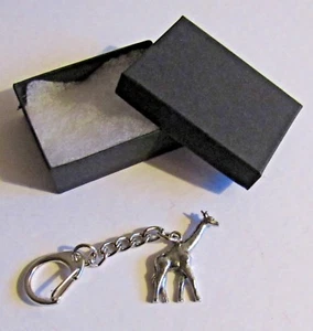 F) KEYRING PEWTER GIRAFFE WILD ANIMAL TALLEST MAMMAL AFRICA LONG NECK AND LEGS - Picture 1 of 3