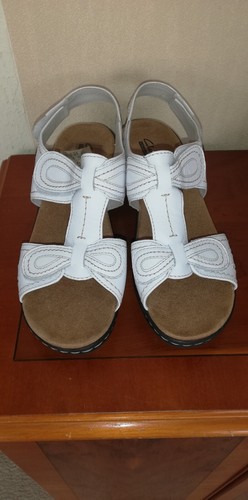 Sandali comodi da donna bianchi Clarks tacco a zeppa taglia 7E UK 41 EU