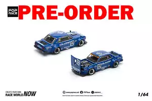 (Pre-ordine) POPRACE 1/64 POPRACE 1/64 SKYLINE GT-R V8 DRIFT (HAKOSUKA) CALSONIC - Foto 1 di 11