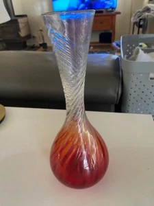 Lovely red/clear glass vase, vintage style - Picture 1 of 2