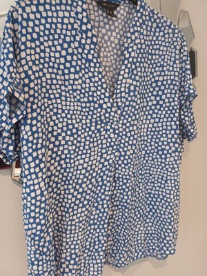 New Look Ladies V-neck Blue And White Print Size 14 Top  - Image 1 of 4