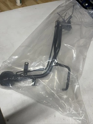 Cuello de llenado de combustible para Nissan Pathfinder 2003-2004 Foto 1 de 4